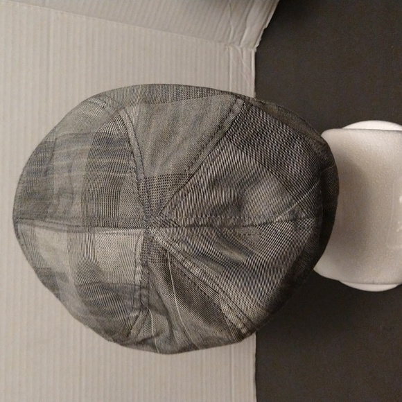 VGUC. Benjamin Paul black and white cap. - Picture 4 of 10